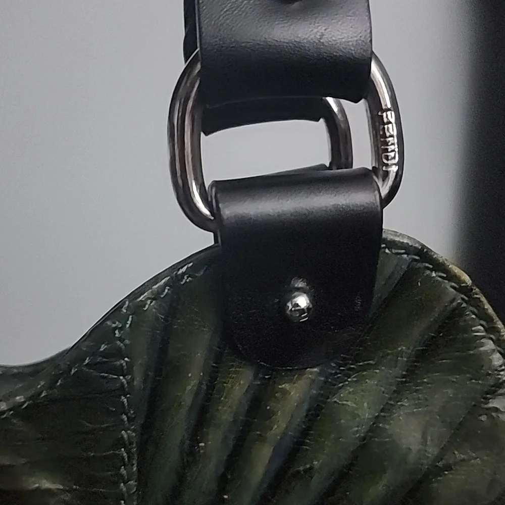 Fendi- Olive Trapezio bag - Picture 2 of 8